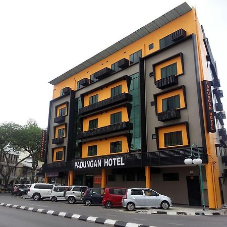 Padungan Hotel Kuching Esterno foto