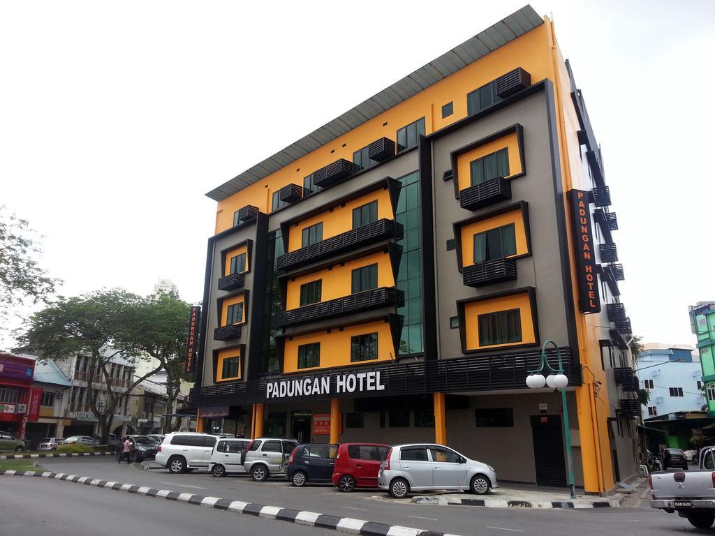 Padungan Hotel Kuching Esterno foto