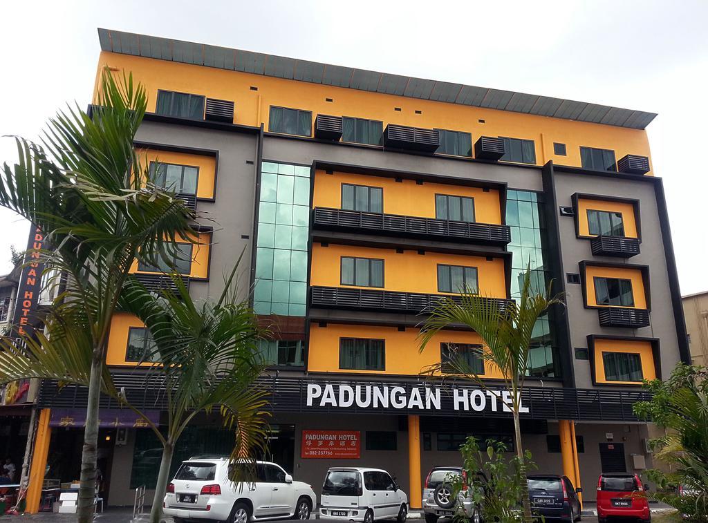 Padungan Hotel Kuching Esterno foto