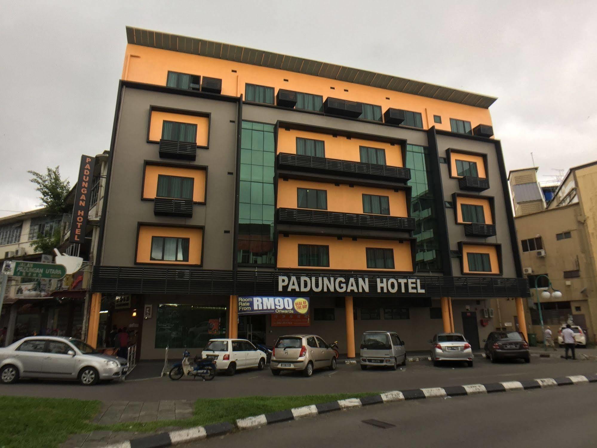 Padungan Hotel Kuching Esterno foto