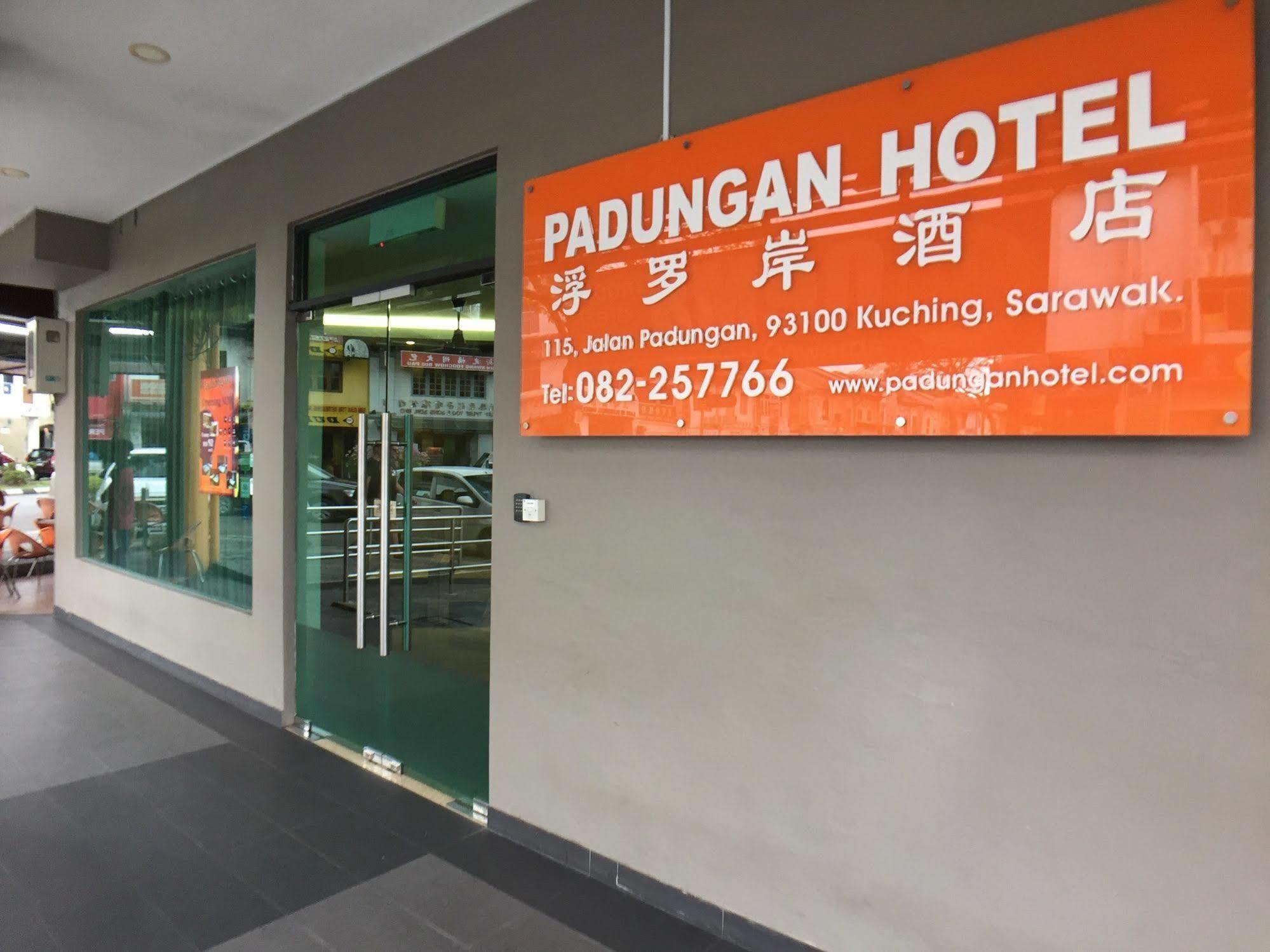 Padungan Hotel Kuching Esterno foto